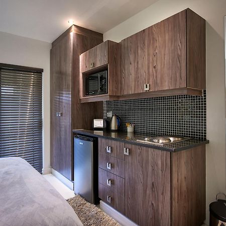 Dynasty Forest Sandown Self Catering Hotel Johannesburg Exteriör bild