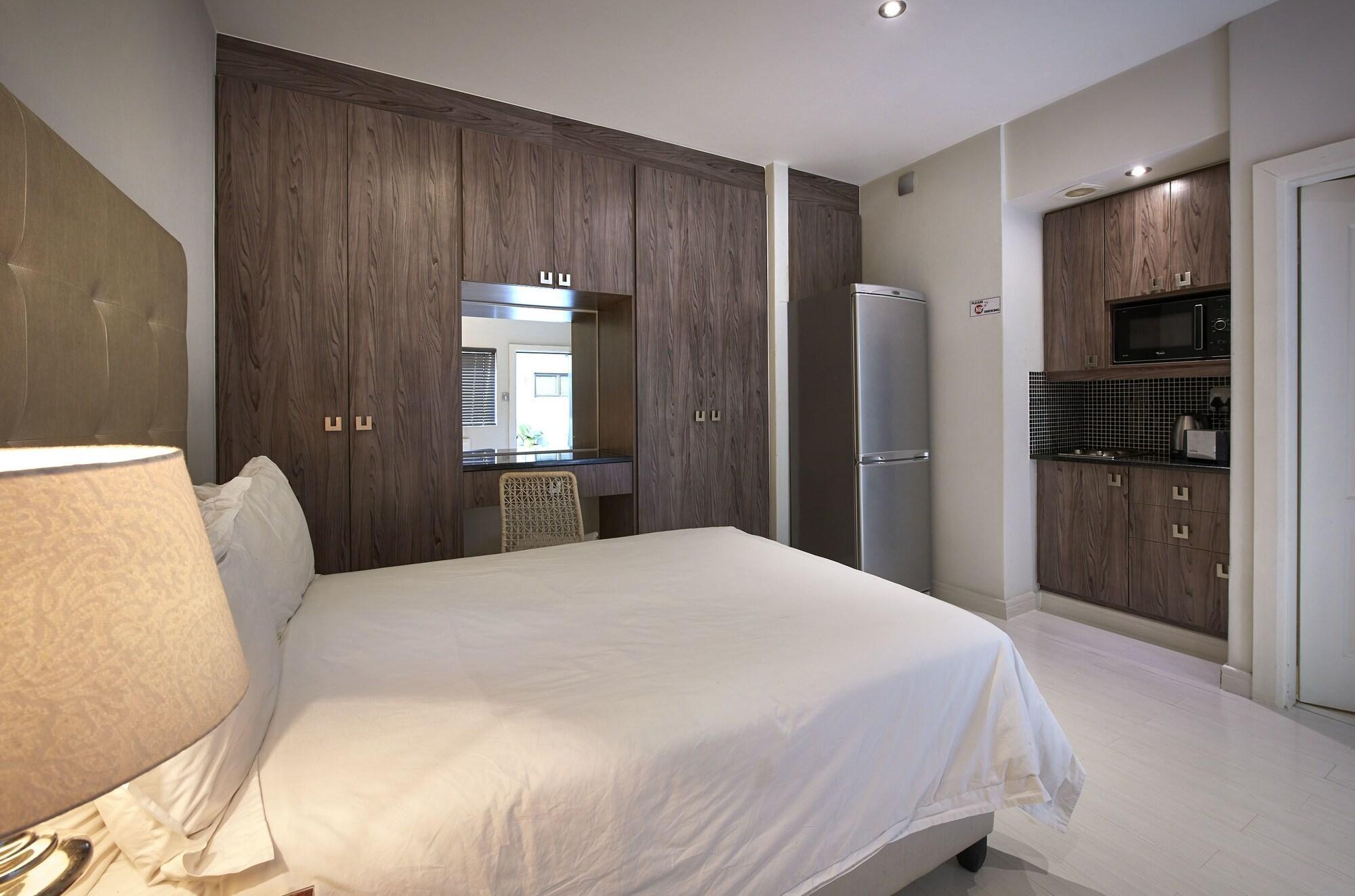 Dynasty Forest Sandown Self Catering Hotel Johannesburg Exteriör bild